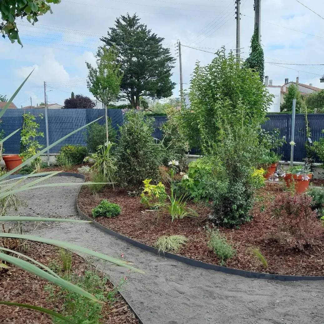 Photo des massifs de jardin après réalisation. 